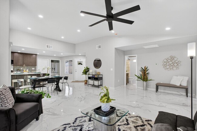 Building Photo - Bright & Spacious 3 Bed, 2 Bath Home – Must See!