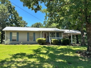 Building Photo - Charming Country Home Near Kentucky Lake