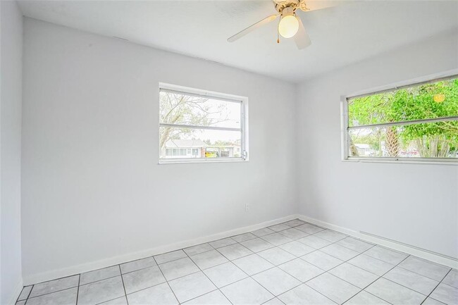 Building Photo - 1305 Estridge Dr