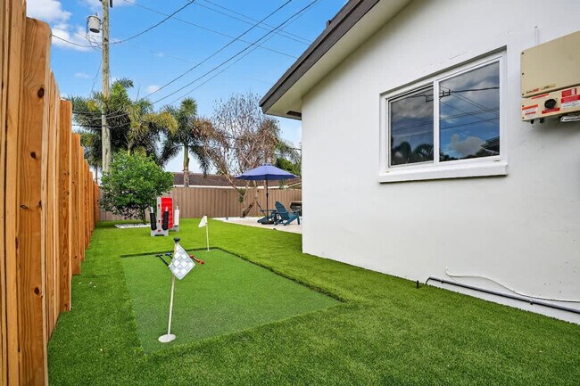 Building Photo - 5760 NE 18th Ave