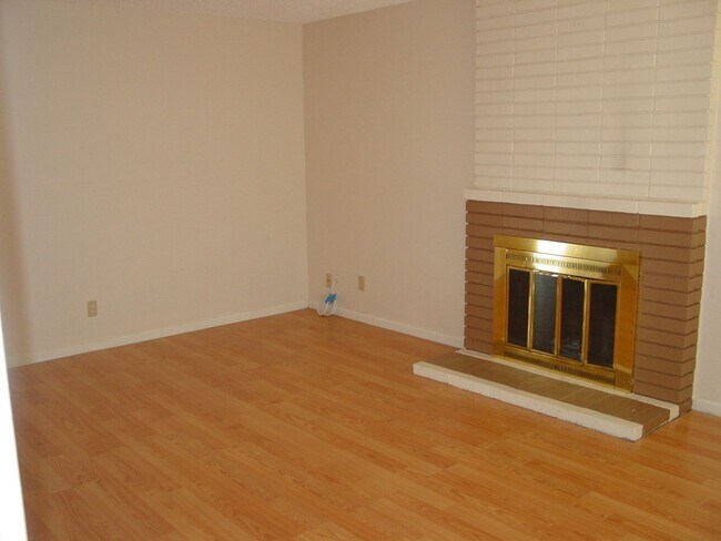Building Photo - Coming Soon!   Nice 3 bedroom 2 bath home in Rancho Cordova