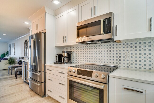 Building Photo - 5172 Coquina Key Dr SE