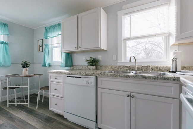 Building Photo - 905 Hill St