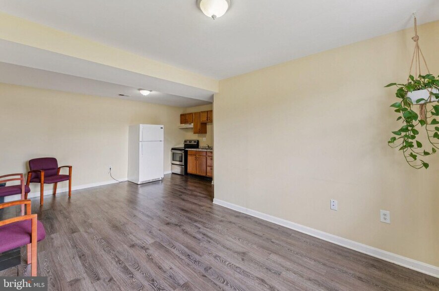 Building Photo - 5832 Riverside Dr
