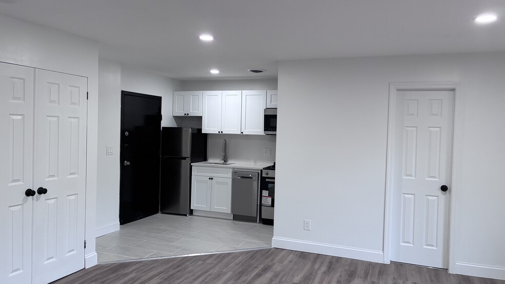 Building Photo - 340 Stuyvesant Ave