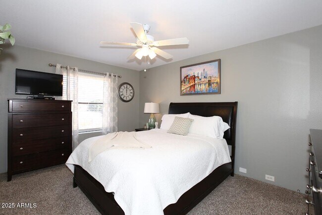 Building Photo - 10408 N 11th Pl