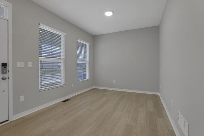 Building Photo - 3832 Old Glory Lp