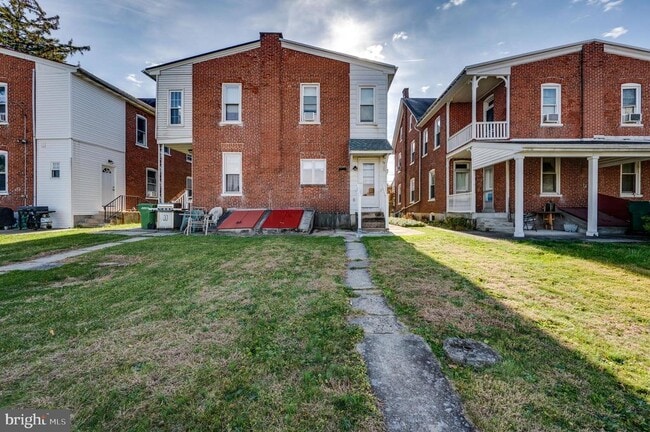 Building Photo - 121 W Arch St