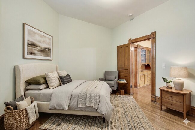 Building Photo - 3351 S Union Ave