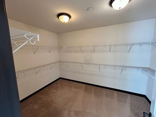 Building Photo - Gorgeous 4 bed 2.5 bath Marysville home