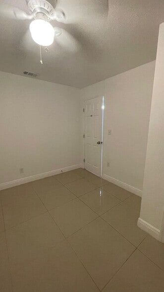 Building Photo - 456 Betsy Ross Terrace