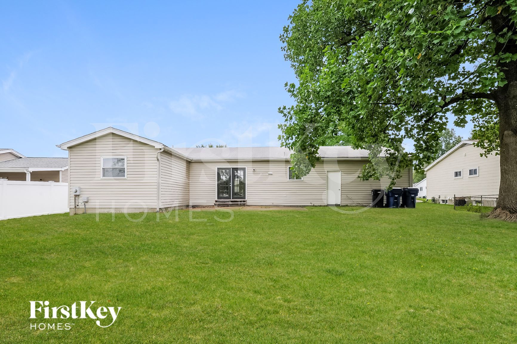 Building Photo - 733 Watersedge Dr