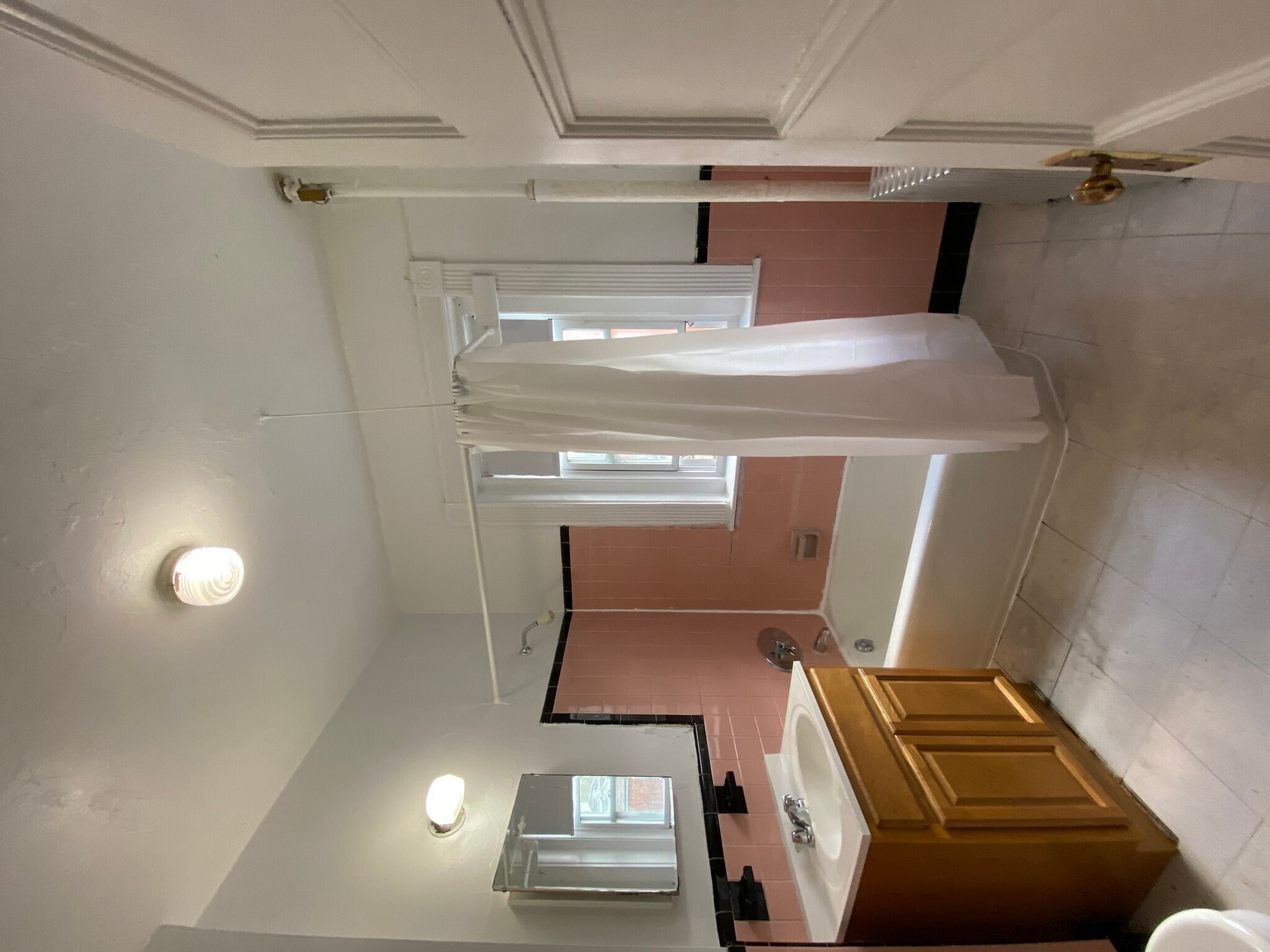 Building Photo - 1589 Beacon St