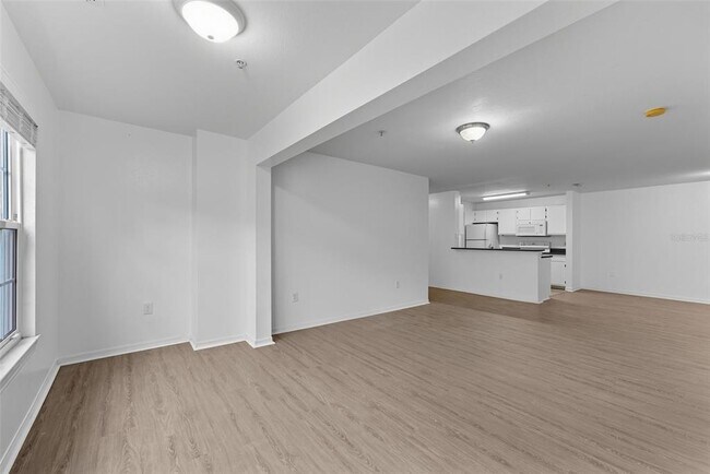 Building Photo - 5459 Vineland Rd