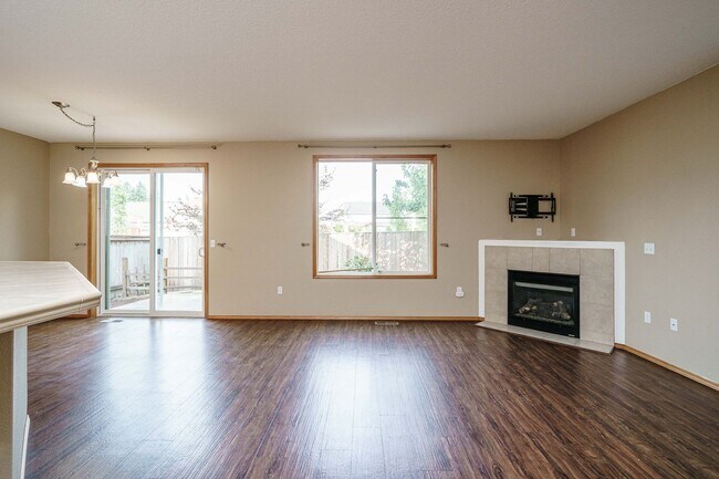 Building Photo - 3 bedroom 2.5 Bath - On Dead End Street - Low Maintenance Fenced Yard - Community Center with Swi...