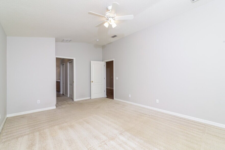 Building Photo - 5515 Lansdowne Way