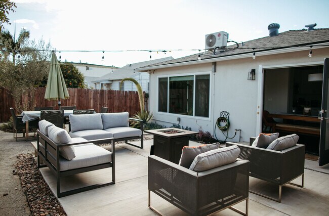Building Photo - 4588 Winona Ave