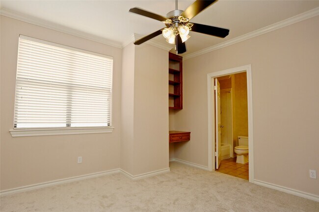 Building Photo - 1721 Potomac Dr