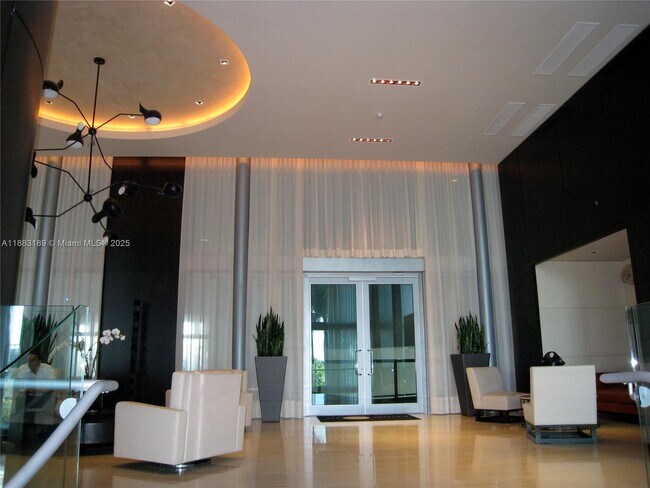 Building Photo - 900 Biscayne Blvd