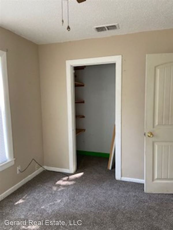 Building Photo - 342 College Dr