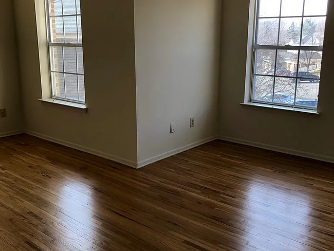 Building Photo - 550 Central Ave