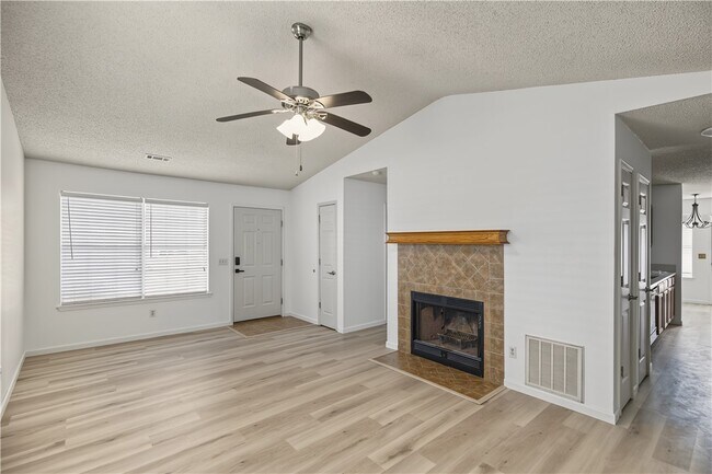 Building Photo - 1602 Parkview Pl