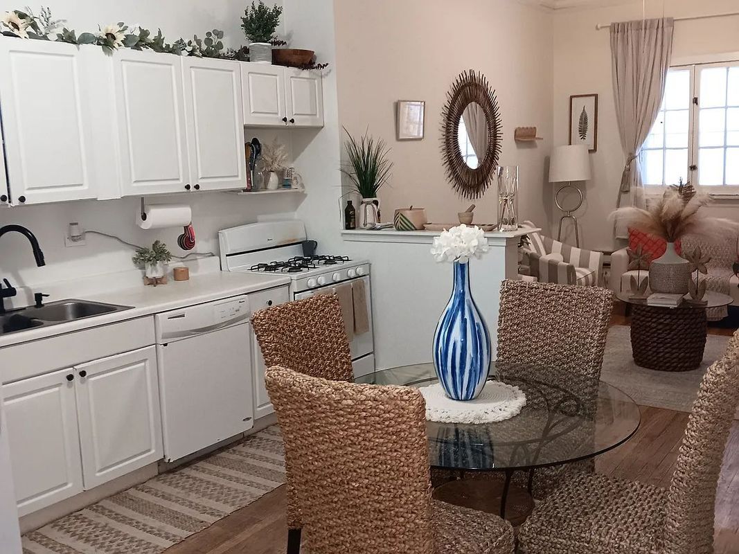 Building Photo - 916 Green Bay Rd