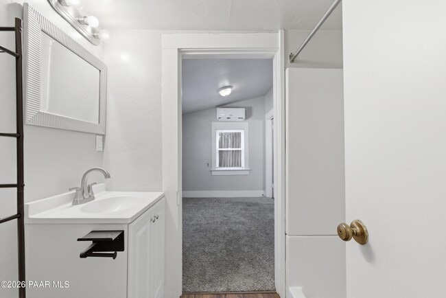 Building Photo - 309 N Mt Vernon Ave