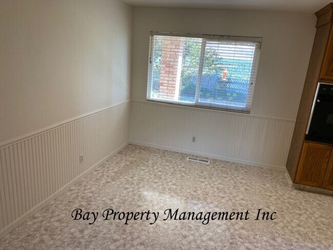 Building Photo - Beautiful 3 bedroom in the foothills outside of Gonzales