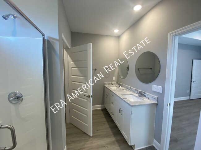 Building Photo - 957 Skylark Rd
