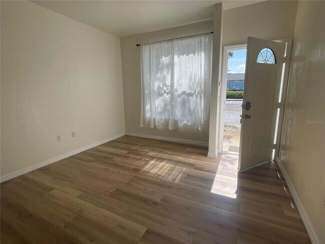 Building Photo - 3970 SW 20th Ave