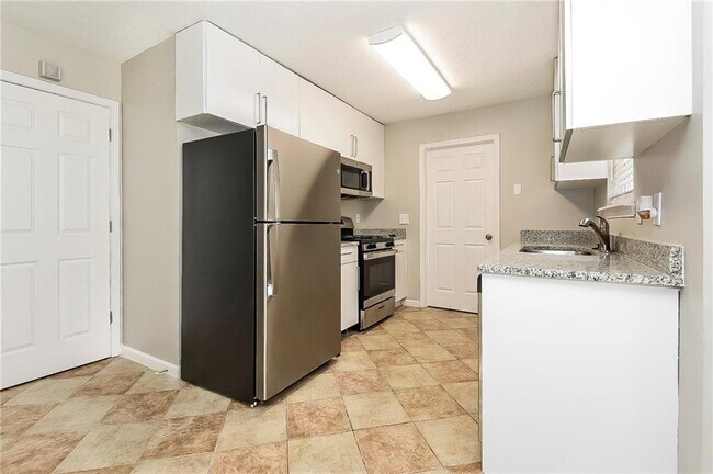 Building Photo - 3032 Lake Park Trail