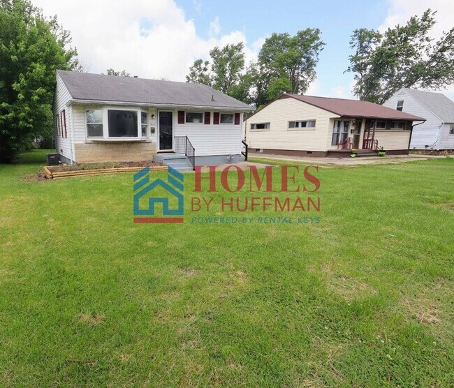 Building Photo - Two Bedroom House | Detached Garage