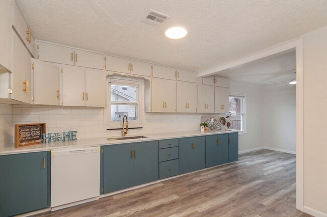 Building Photo - 1809 NW Lincoln Ave