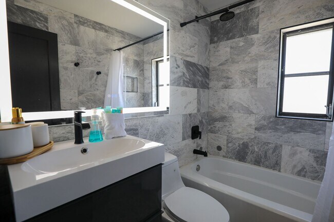 Building Photo - Fully Furnished Luxury Waterfront Unit w/in Walking Distance to the Shopping, Beach, Restaurants,...