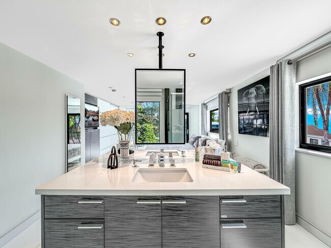 Building Photo - 2628 SE 10th St