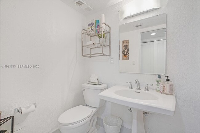 Building Photo - 3600 Mystic Pointe Dr