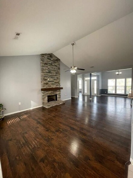 Building Photo - 103 Lantana Ct