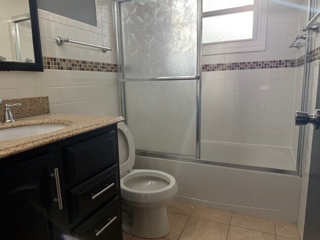 Building Photo - 517 James Ct