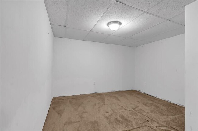 Building Photo - 871 Manton Ave