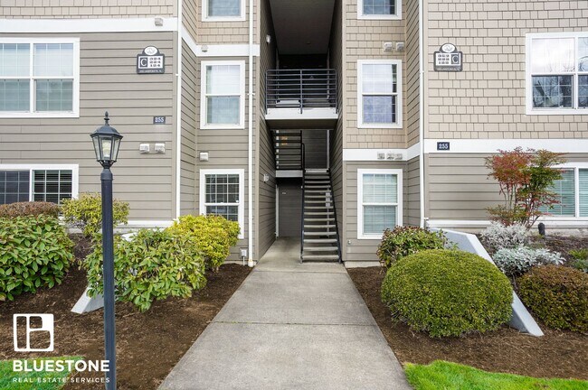 Interior Photo - Lakepoint at Inland Shores