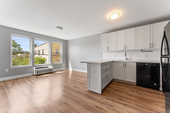 Primary Photo - 20 Canfield St