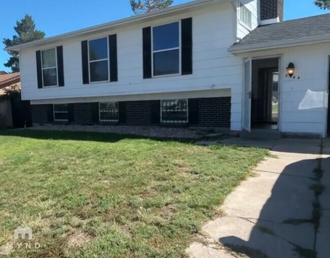 Building Photo - 2444 E 98th Way