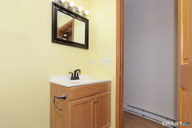 Building Photo - 81 Middletown Ave