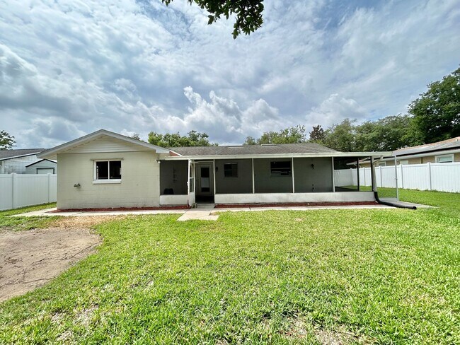Building Photo - Stylishly upgraded 4Bedrooms/2Baths home i...