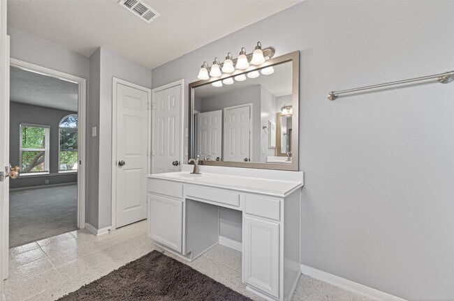 Building Photo - 6710 Creek Village Dr