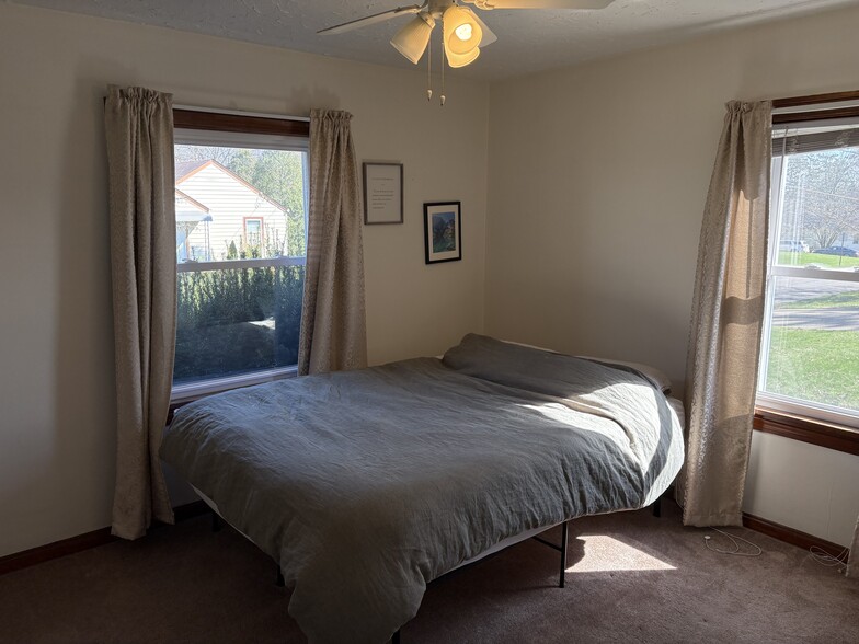 Building Photo - 211 27th St SE