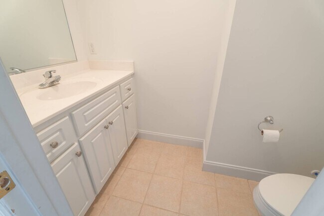 Building Photo - 256 Southbank Dr