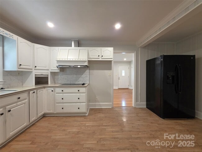 Building Photo - 4426 Holbrook Dr