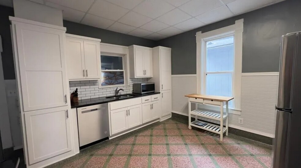 Building Photo - 523 Tracy Ave